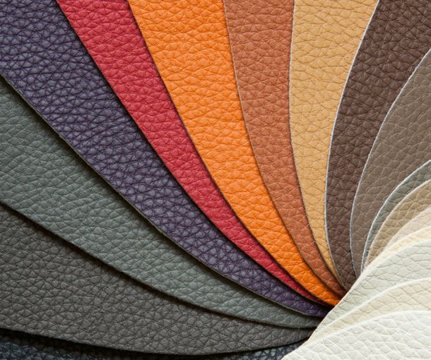 tagli di pelle in diversi colori posti a ventaglio