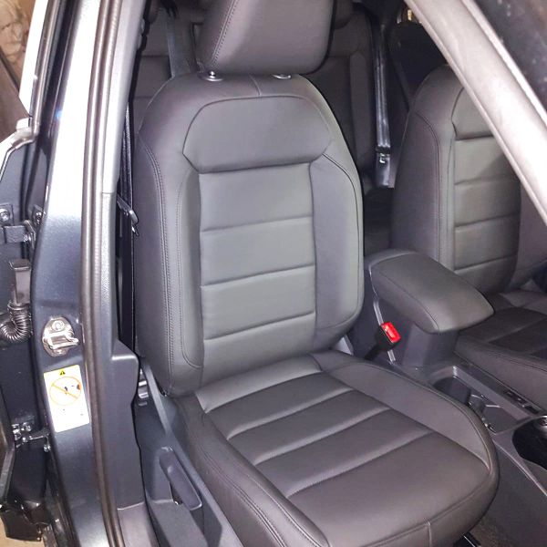 VOLKSWAGEN-T-ROC-3