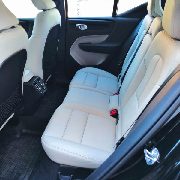 VOLVO-XC40-17