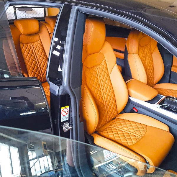 AUDI-Q8-S-7
