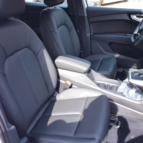 AUDI-Q4-1