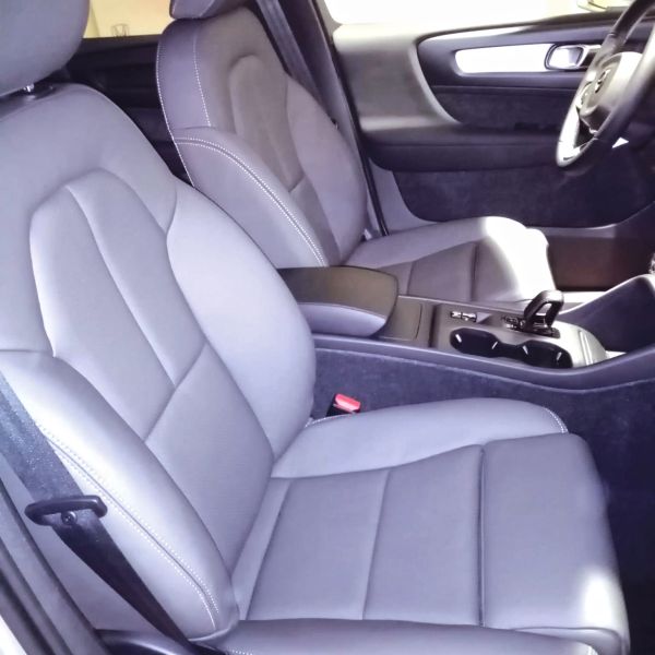VOLVO-XC40-3