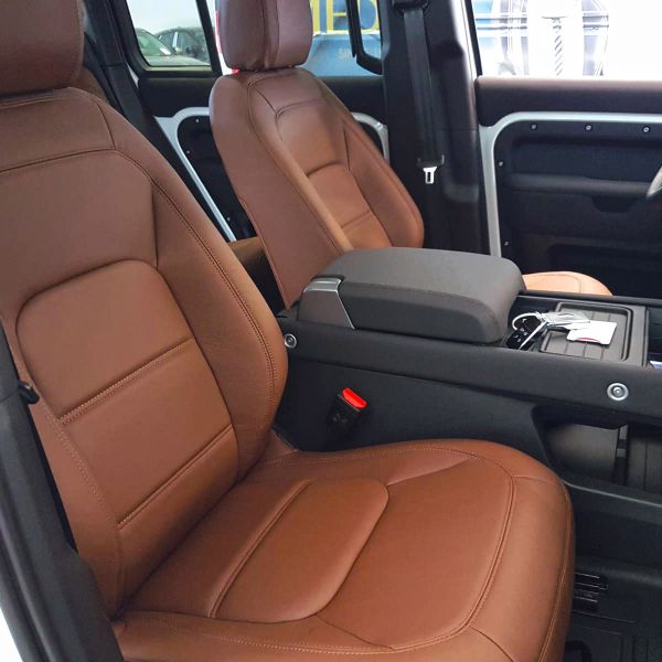 LAND-ROVER-DEFENDER-47
