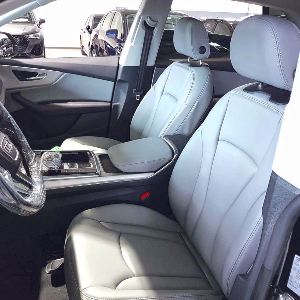 AUDI-Q8-18