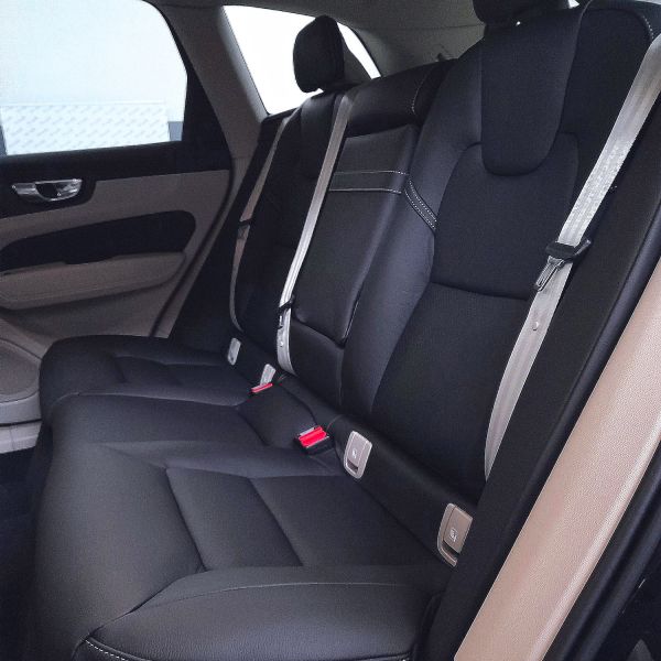 VOLVO-XC60-35