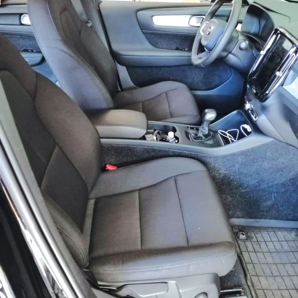 VOLVO-XC40-21