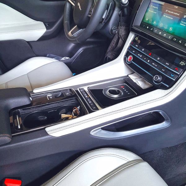 JAGUAR-F-PACE-4
