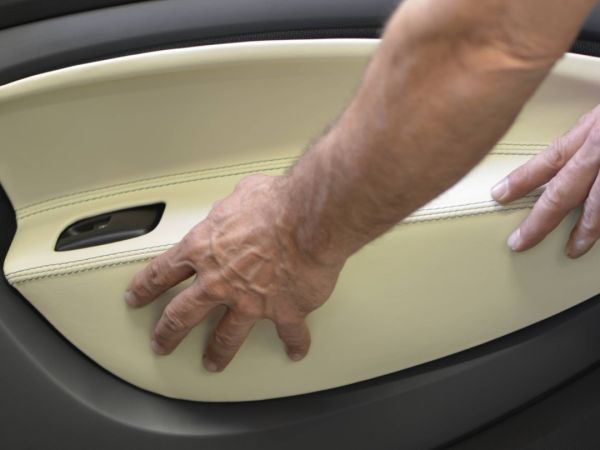 montaggio nuovo inserto portiera personalizzato