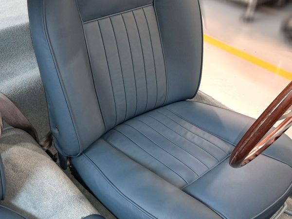 sedile in pelle color indica di una Maserati storica